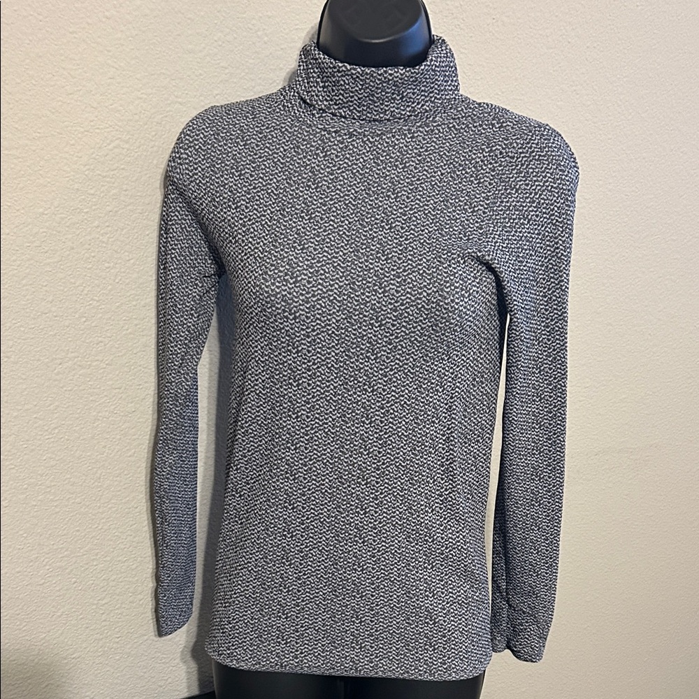 Athleta Charcoal textured Running  Turtle Neck top